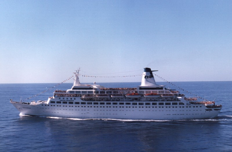 Illustration for article titled Love Boat Goes To The Breakers